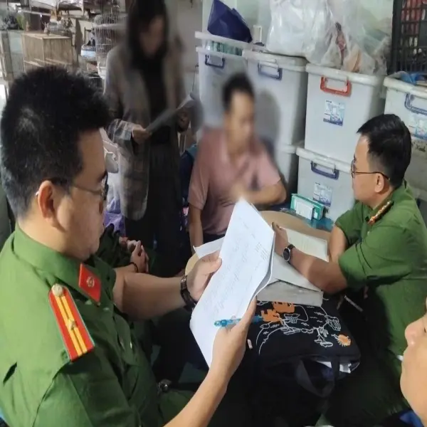 Phát hiện, xử lý một cơ sở mua bán trái phép lượng lớn chim hoang dã