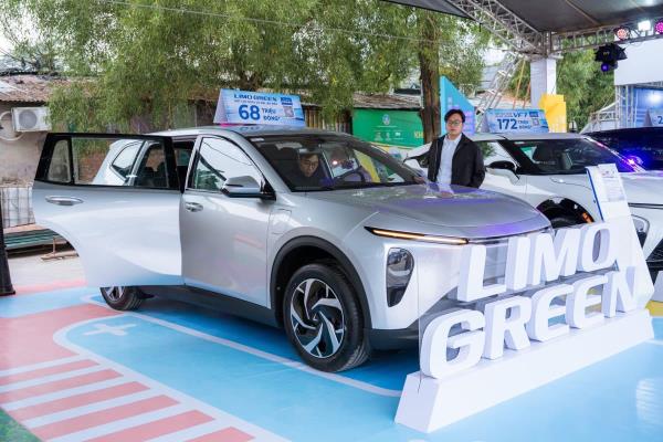 Lựa chọn Limo Green: Nước đi đánh đâu thắng đó của tài xế dịch vụ