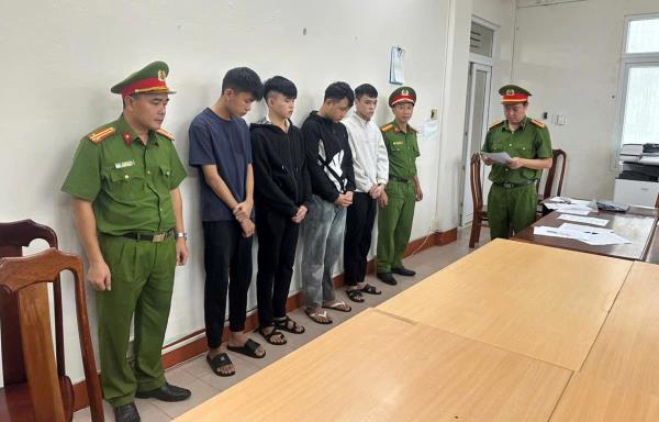 Khởi tố nhóm thanh thiếu niên càn quấy