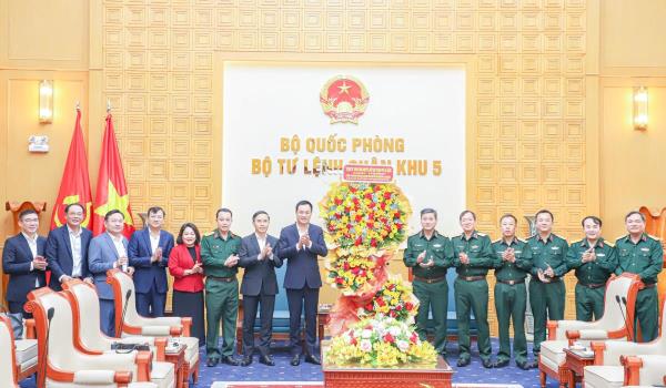 Lãnh đạo TP Đà Nẵng thăm, chúc mừng Quân khu 5 nhân kỷ niệm 81 năm Ngày thành lập QĐND Việt Nam