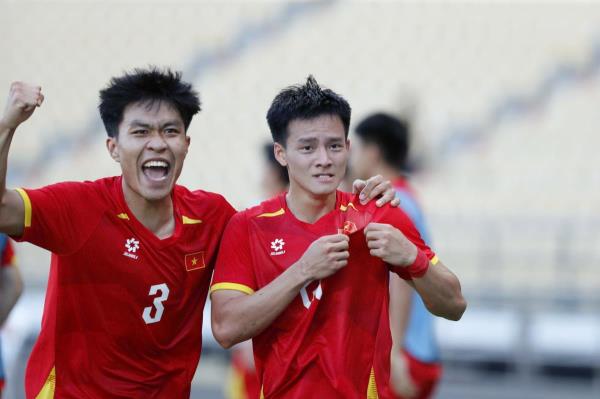 3 phút bùng nổ đưa U22 Việt Nam vào chung kết