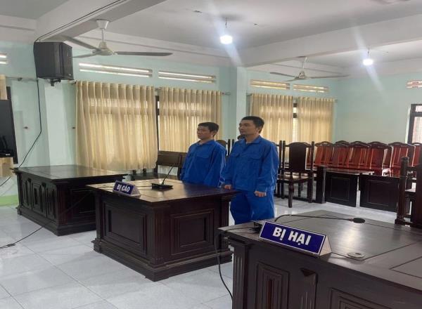 Ngày ngủ, đêm trộm