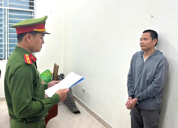 Bắt tạm giam đối tượng cầm đầu đường dây đưa trái phép thông tin lên mạng