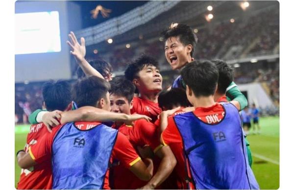 Thủ tướng chúc mừng Đội tuyển nam U22 và Đội tuyển nữ Futsal Việt Nam giành HCV SEA Games 33