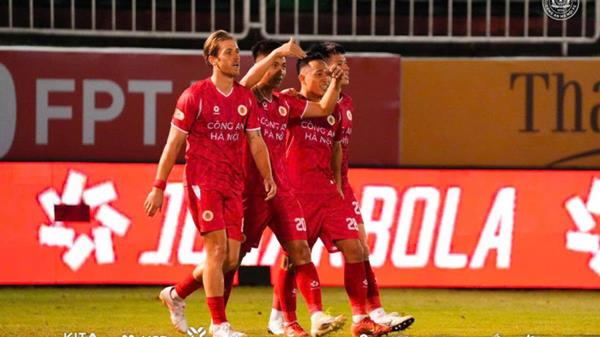 CLB Công an Hà Nội áp sát Ninh Bình FC