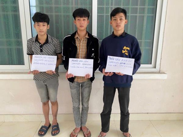 Đang phê thì bị bế