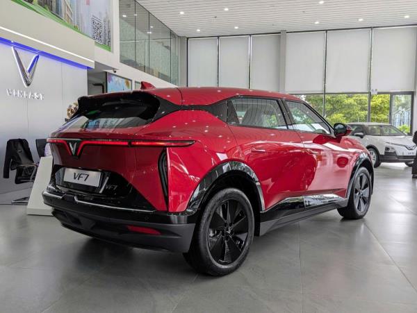 Ưu đãi khủng dịp cuối năm, cơ hội sở hữu VF 7 Eco – nhà vô địch kép của phân khúc C-SUV