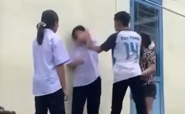 Cần xử lý nghiêm vụ việc nữ sinh Trường THCS Quế Phong bị đánh hội đồng