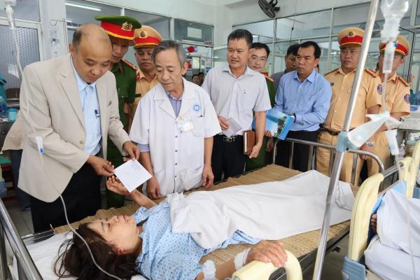 Đại gia đình gặp nạn khi đi đám cưới trở về khiến 4 người tử vong