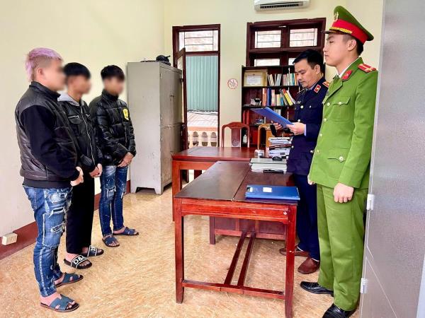 Khởi tố 3 đối tượng lừa bán điện thoại giá rẻ