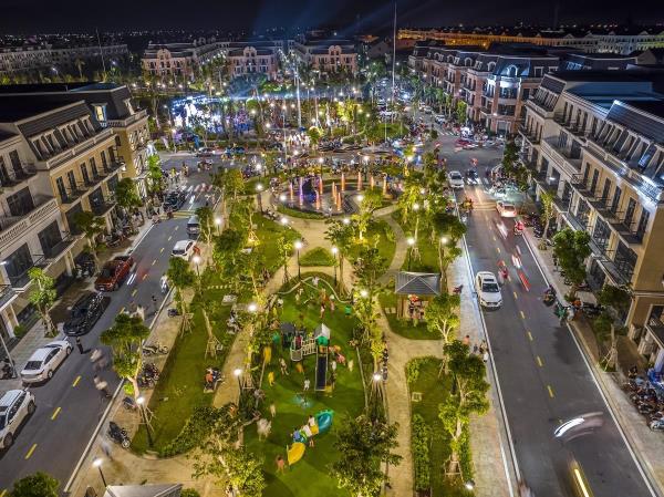 Cư dân Vincom Shophouse Royal Park khoe thắng đời 1-0 khi được trao tay tiện ích mới