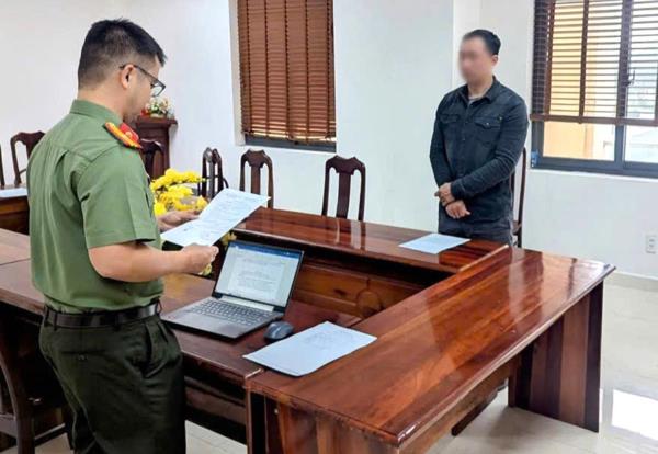 Vận động đối tượng từ nước ngoài về đầu thú