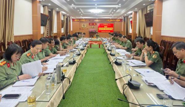 Tăng cường các tổ công tác hỗ trợ Công an cấp huyện để sắp xếp tổ chức bộ máy