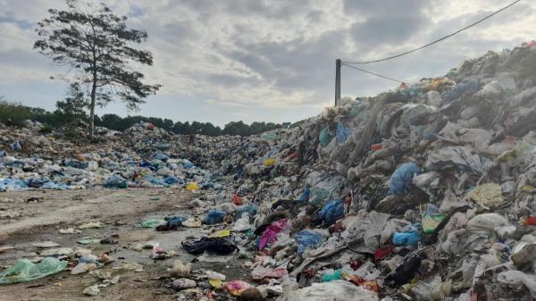 Nhiều bãi chôn lấp quá tải, ô nhiễm