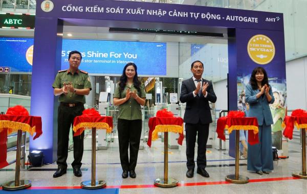 Bộ Công an tiếp nhận hệ thống Cổng kiểm soát xuất nhập cảnh tự động tại Sân bay Đà Nẵng