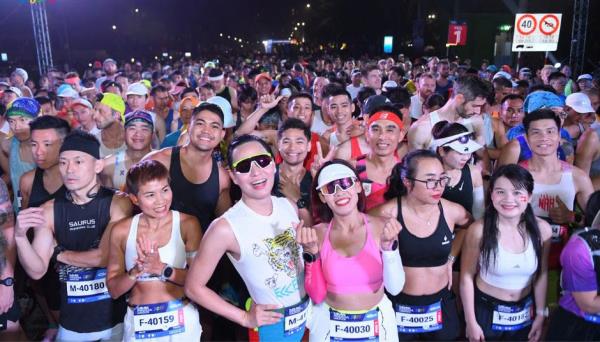 2 vận động viên Việt Nam chiến thắng cự ly 42km tại Danang International Marathon 2025