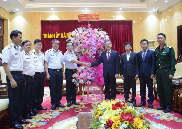 Bí thư Thành ủy Nguyễn Văn Quảng tiếp Bộ Tư lệnh Vùng 3 Hải quân