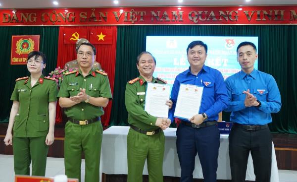 Ký kết chương trình phối hợp triển khai thực hiện Đề án 06