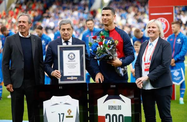 Ronaldo được trao thêm kỷ lục Guinness