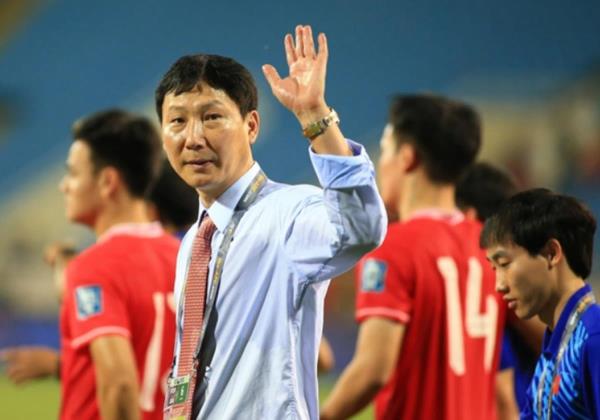 HLV Kim Sang-sik chia tay học trò