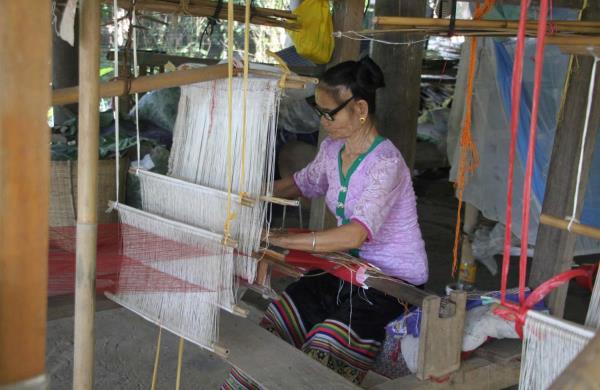 Độc đáo Làng nghề dệt thổ cẩm nổi tiếng của đồng bào Thái