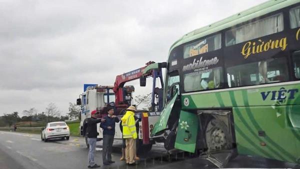 Va chạm giao thông, hai bố con thương vong