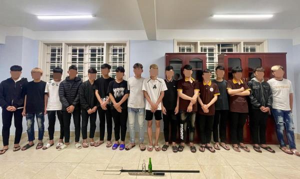 Làm rõ nhóm báo thủ hẹn nhau trên mạng, nổi loạn giữa đêm