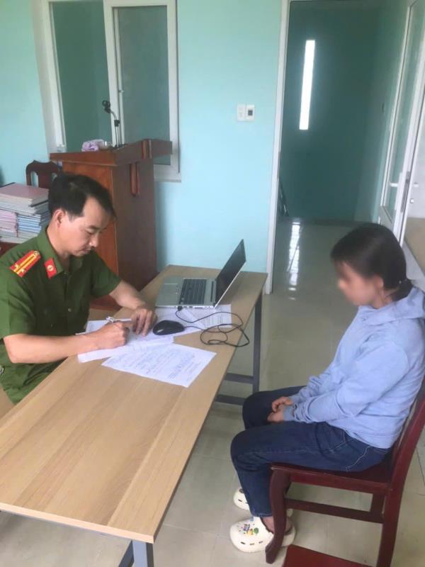 Công an làm việc với chủ cơ sở mầm non bạo hành trẻ