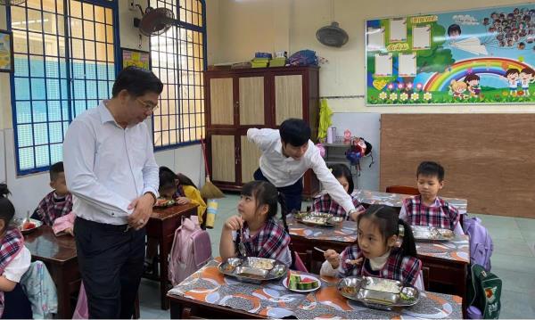 Kiểm tra, xác minh thông tin bữa ăn bán trú nghèo nàn gây xôn xao dư luận tại Đà Nẵng