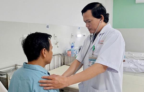 Bệnh viện Đà Nẵng phẫu thuật nội soi cắt khối phổi hiếm gặp ở người trưởng thành