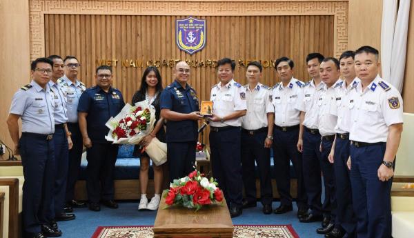 Lực lượng bảo vệ bờ biển Philippines thăm, giao lưu với Bộ Tư lệnh Vùng Cảnh sát biển 2