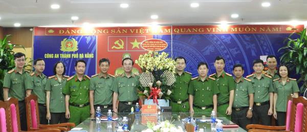 Giám đốc Công an TP Đà Nẵng chúc mừng các đơn vị nghiệp vụ nhân kỷ niệm năm Ngày truyền thống