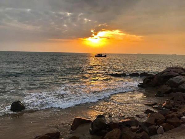 Đại tá Công an dũng cảm lao xuống biển cứu người đuối nước