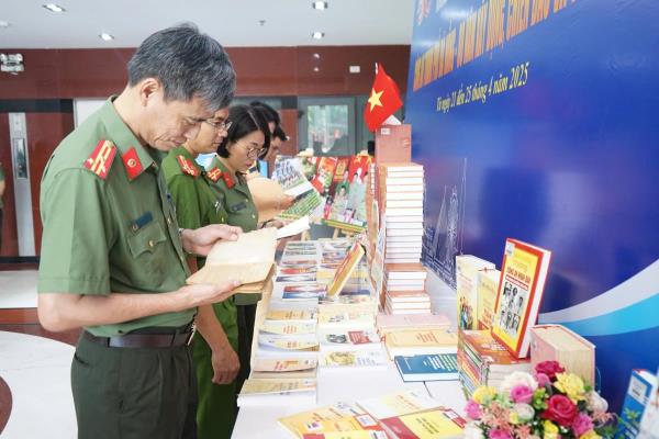 Công an TP Đà Nẵng triển lãm trưng bày sách, lan tỏa văn hóa đọc