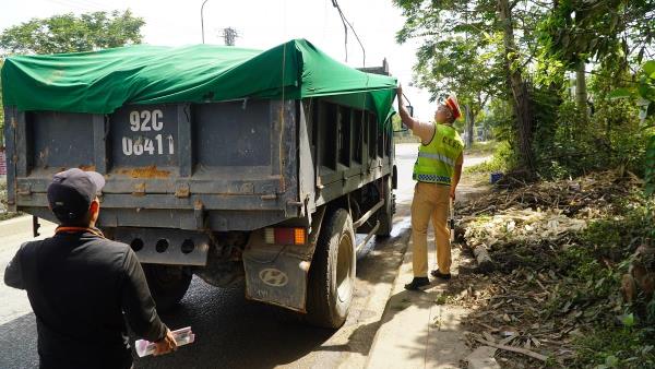 Tăng cường xử lý xe tải chở vật liệu vi phạm