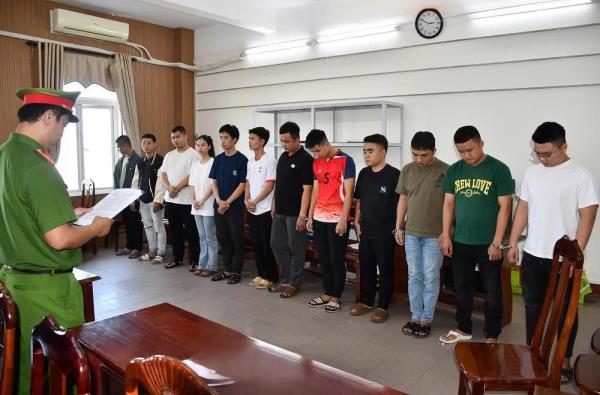 Bắt băng nhóm chuyên bẻ khóa, chiếm đoạt tài khoản Facebook của nhiều người