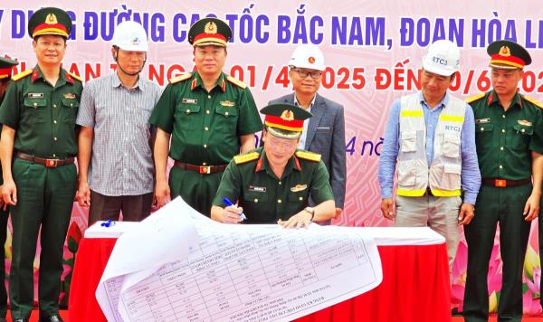 Ký kết giao ước thi đua 90 ngày đêm tăng tốc thi công công trình cao tốc Hòa Liên – Túy Loan