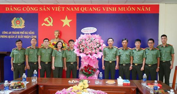 Lãnh đạo Công an TP Đà Nẵng chúc mừng lực lượng Quản lý xuất nhập cảnh và An ninh kinh tế nhân kỷ niệm 72 năm Ngày truyền thống