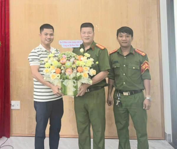 Người dân gửi thư cảm ơn Công an xã Hòa Tiến