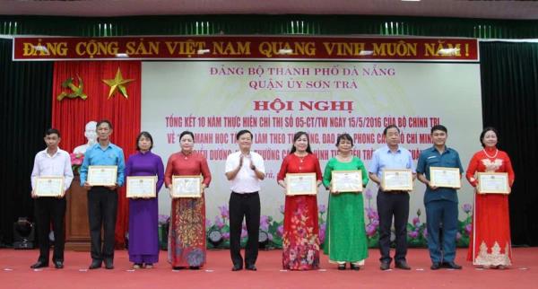 Biểu dương các điển hình tiêu biểu trong thực hiện Chỉ thị 05