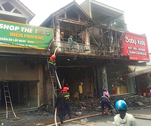 Bà hỏa ghé cửa hàng mẹ và bé