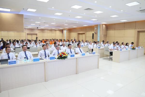 Hoàn thành xuất sắc phong trào thi đua giai đoạn 2020-2024, nhiều tập thể, cá nhân thuộc Tổng Cty Điện lực miền Trung được vinh danh