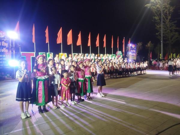 Hoạt động âm nhạc ngoài trời nhân kỷ niệm 135 Ngày sinh của Chủ tịch Hồ Chí Minh