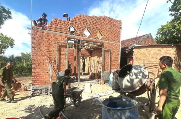 Công an xã trên địa bàn tỉnh Đắk Nông nỗ lực chung tay xóa nhà tạm, nhà dột nát