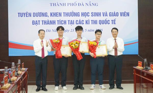 Đà Nẵng tuyên dương học sinh, giáo viên đạt thành tích xuất sắc tại các kỳ thi quốc tế