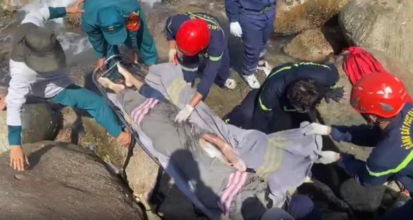 Cứu hộ thi thể dưới vực sâu