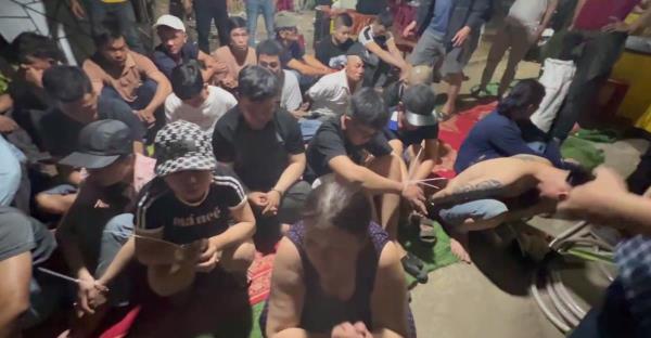 Bắt quả tang 29 con bạc trong đám tang