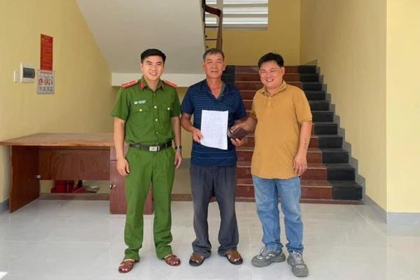 Của rơi quay về với chủ