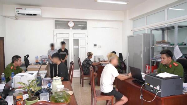 Bắt nhóm thanh thiếu niên vượt đèo Hải Vân đi đá xế