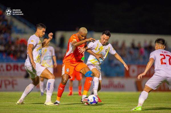 Vòng 22 V.League 2024/25: Những đêm nóng